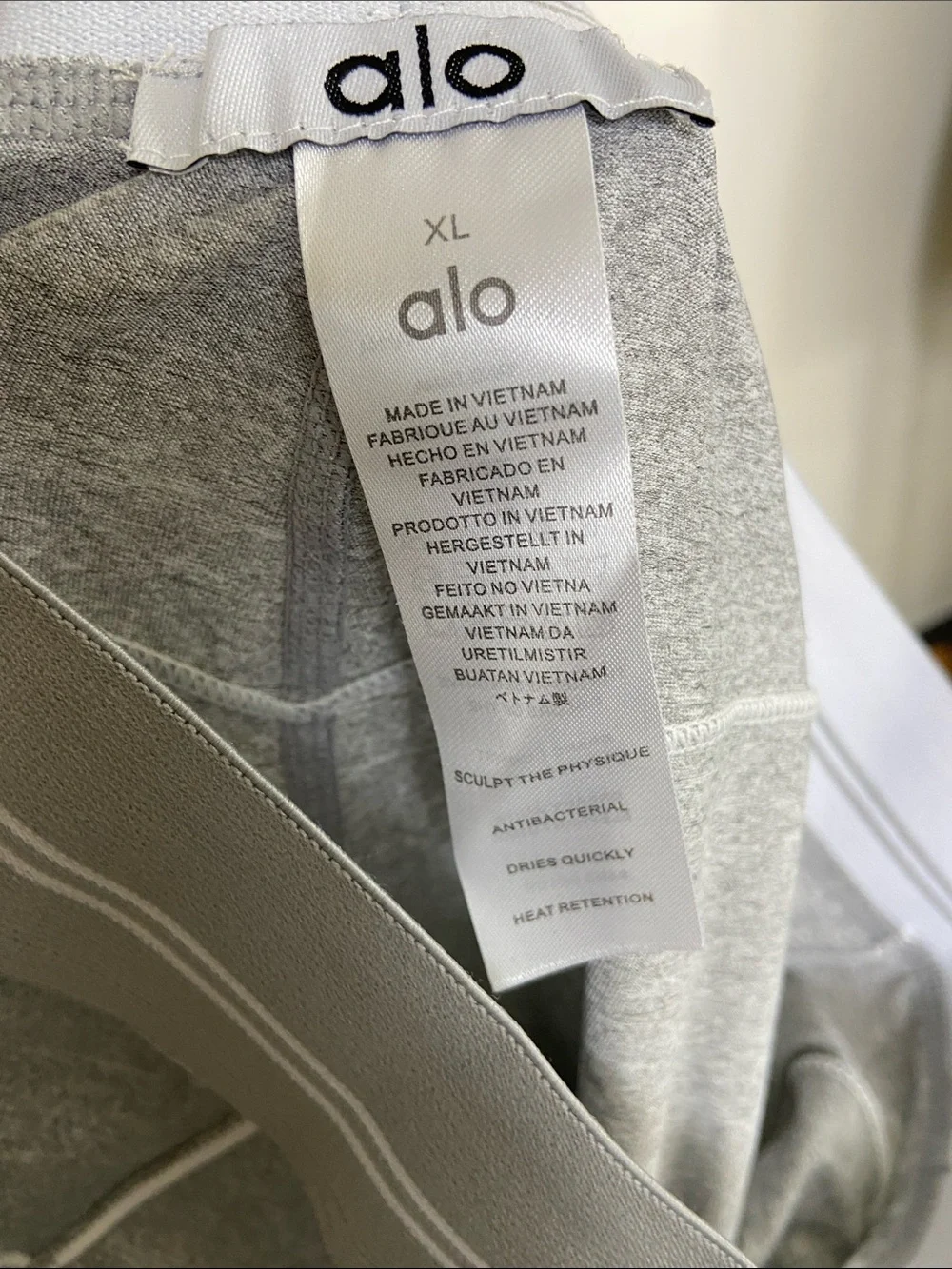ALO Yoga Gray Heathered Leggings with White Piping